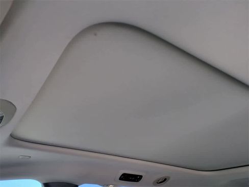 Used 2018 Chrysler Pacifica Limited w/ Tire & Wheel Group image 14