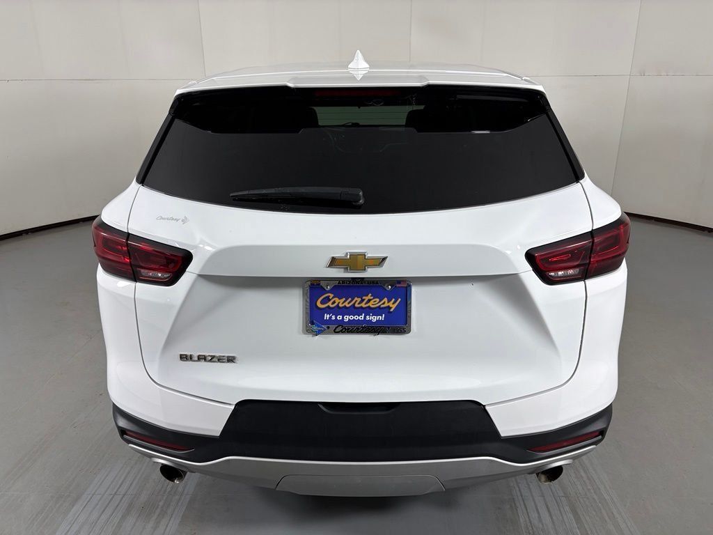 Used 2025 Chevrolet Blazer LT FWD image 7