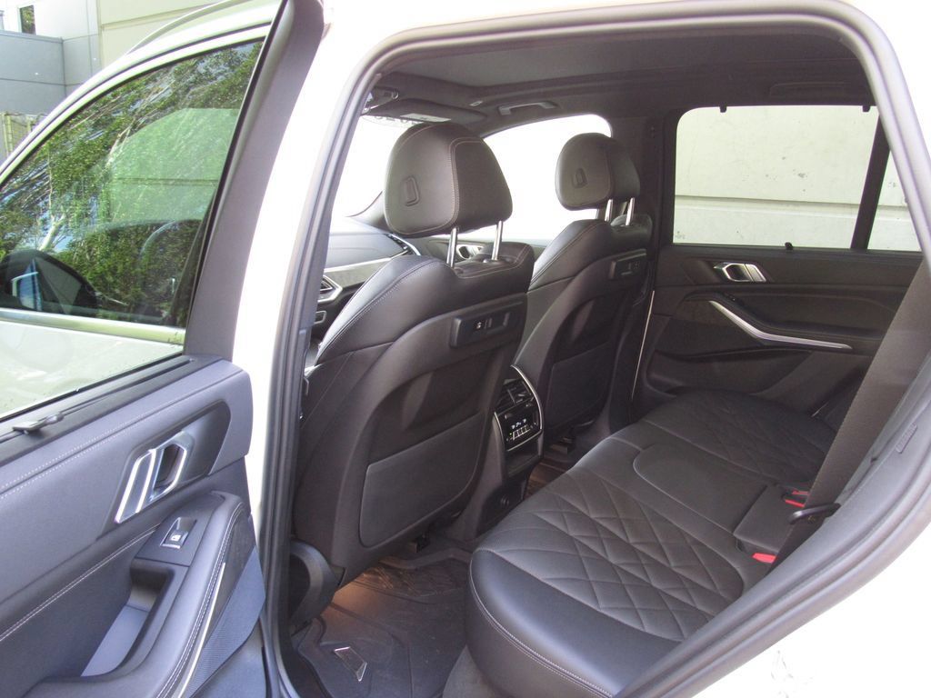 Used 2023 BMW X5 xDrive45e w/ Executive Package AWD/4WD image 16