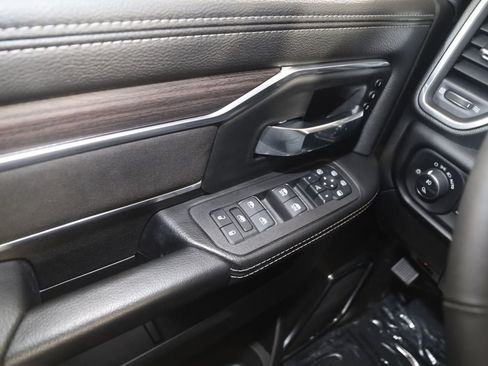 Used 2025 RAM 2500 Laramie AWD/4WD image 28