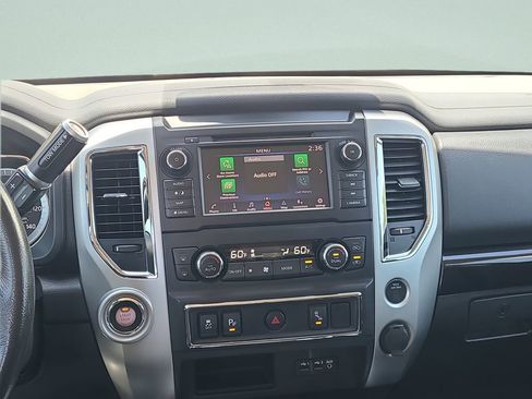 Used 2019 Nissan Titan SV w/ SV Convenience Package RWD image 15