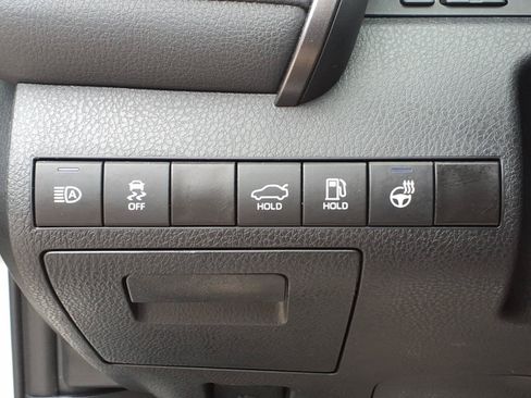 Used 2024 Toyota Camry SE w/ Cold Weather Package FWD image 21