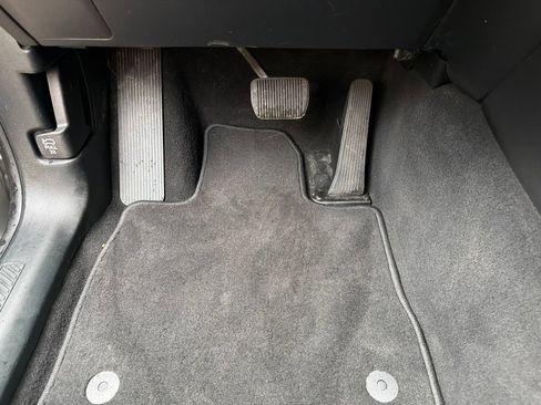 Used 2023 Ford Explorer XLT AWD/4WD image 38