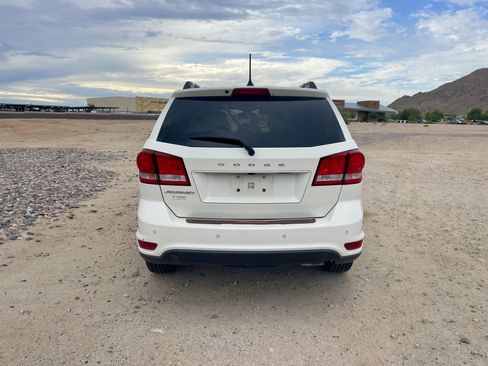 Used 2019 Dodge Journey SE w/ Premium Group FWD image 4