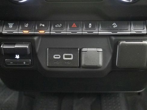 Used 2024 Chevrolet Silverado 2500 Custom w/ Custom Value Package image 37