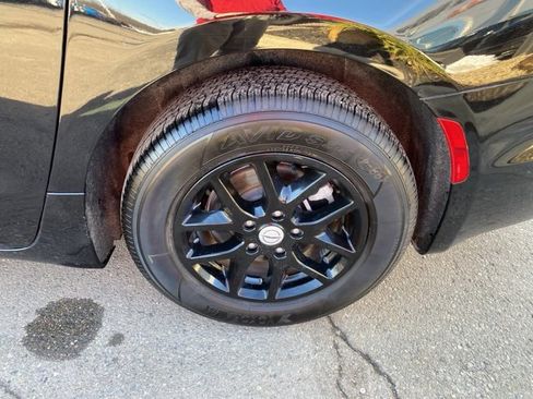 Used 2026 Chrysler Pacifica Select image 12