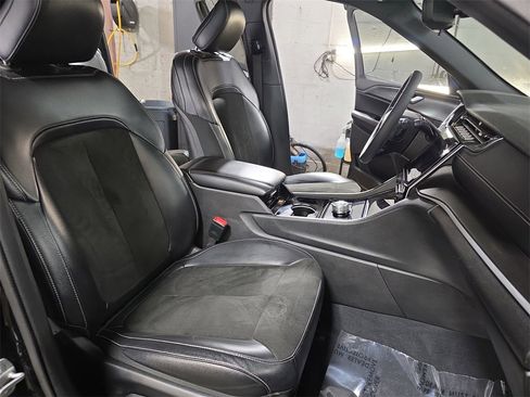 Used 2023 Jeep Grand Cherokee L Laredo image 10