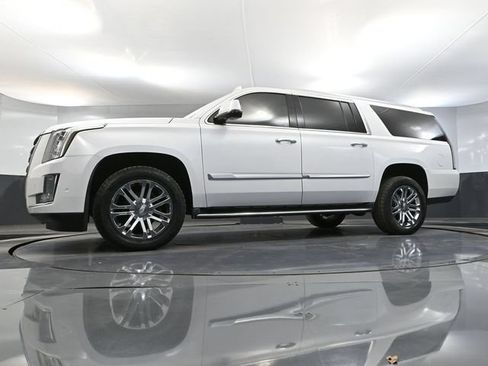 Used 2017 Cadillac Escalade ESV 4WD image 58