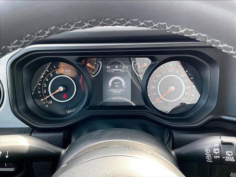 Used 2025 Jeep Wrangler Sport AWD/4WD image 22