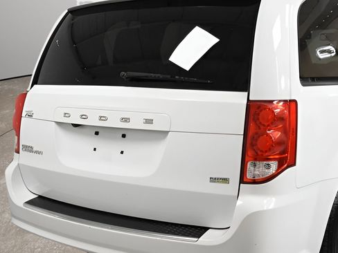 Used 2017 Dodge Grand Caravan SE w/ Power Window Group image 3