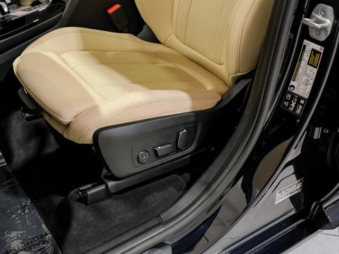 Used 2024 BMW X3 M40i w/ Premium Package image 27