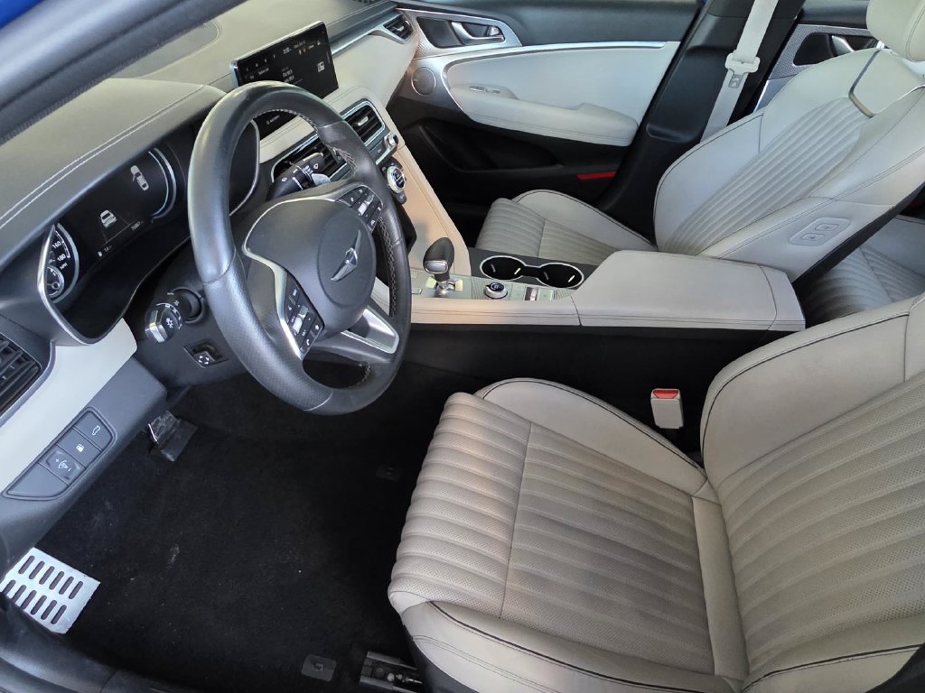 Used 2023 Genesis G70 2.0T w/ Sport Prestige Package RWD image 7