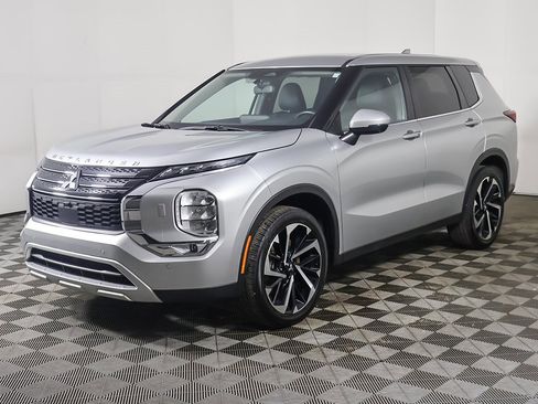 Used 2024 Mitsubishi Outlander SE image 10