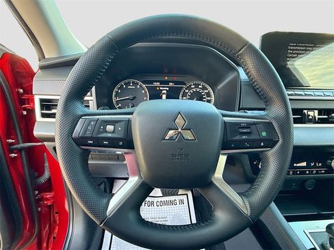 Used 2024 Mitsubishi Outlander SE image 12