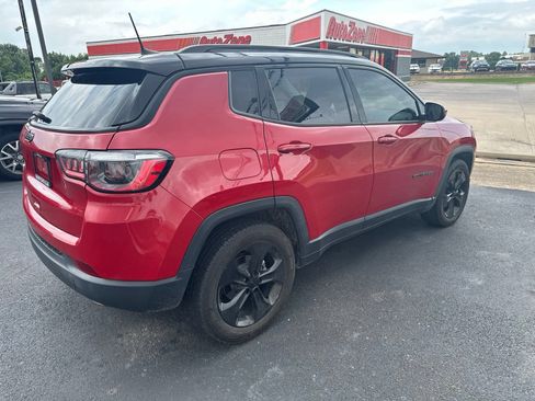Used 2021 Jeep Compass Latitude FWD image 3
