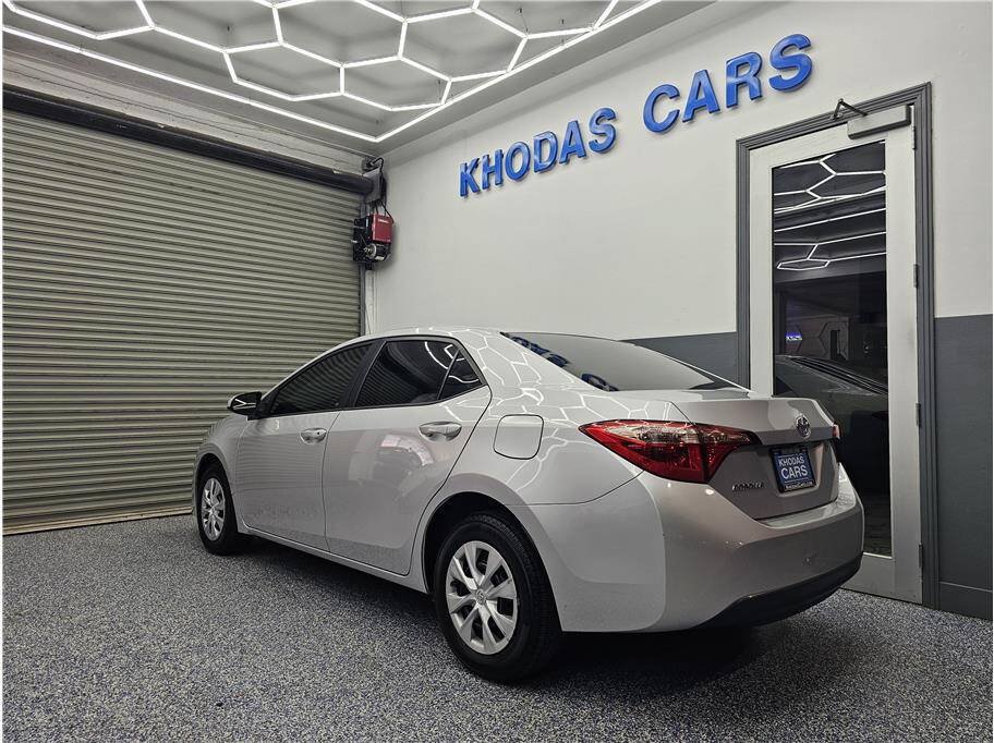 Used 2017 Toyota Corolla L w/ Carpet Mat Package (TMS) FWD image 3