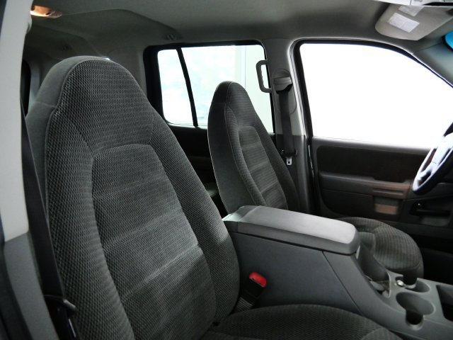 Used 2002 Ford Explorer XLT AWD/4WD image 10