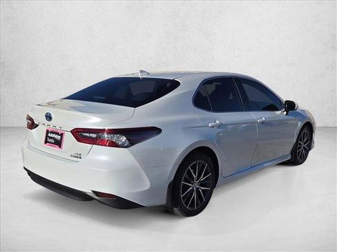 Certified 2021 Toyota Camry XLE image 5