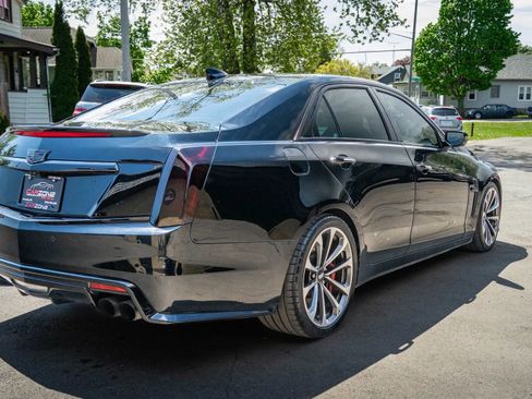 Used 2018 Cadillac CTS V w/ Luxury Package RWD image 6