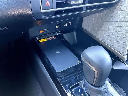 Used 2025 Toyota Camry XLE w/ Premium Plus Package AWD/4WD image 27