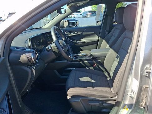 Used 2025 Chevrolet Equinox LT FWD image 9