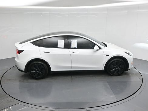 Used 2025 Tesla Model Y Long Range image 37