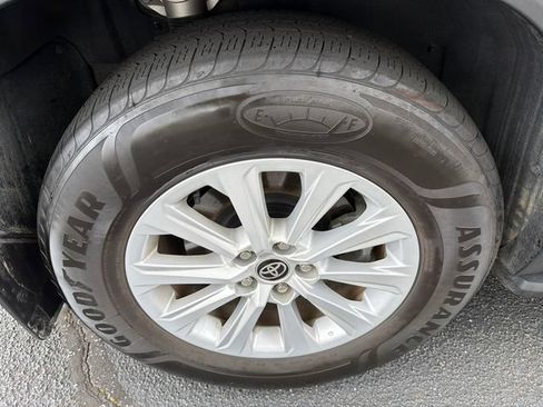 Used 2025 Toyota Grand Highlander FWD image 17