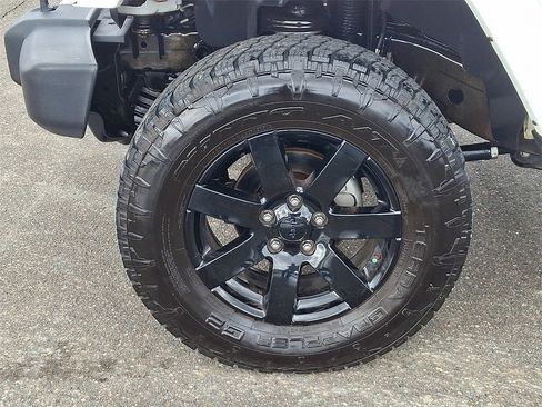 Used 2014 Jeep Wrangler Unlimited Sahara image 8