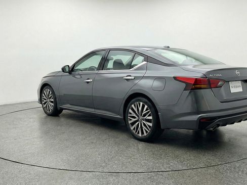 Used 2025 Nissan Altima 2.5 SV image 6