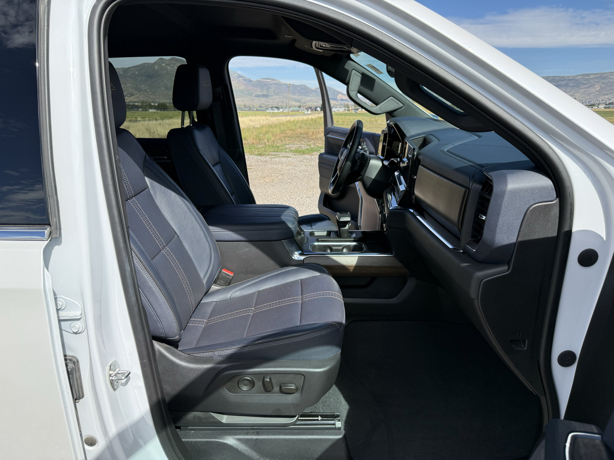 Used 2023 Chevrolet Silverado 1500 High Country AWD/4WD image 37