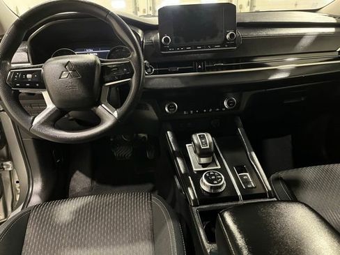 Used 2022 Mitsubishi Outlander ES image 20