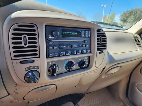 Used 2002 Ford F150 Lariat image 12