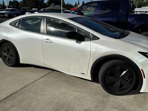 Used 2024 Toyota Prius LE AWD/4WD image 2