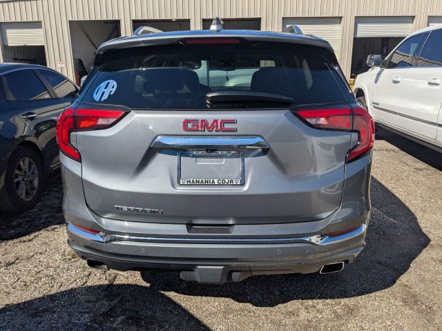 Used 2020 GMC Terrain Denali w/ Denali Premium Package FWD image 4