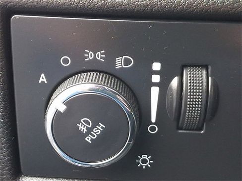 Used 2018 Jeep Grand Cherokee Altitude image 23