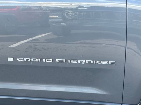 Certified 2022 Jeep Grand Cherokee L Limited image 10