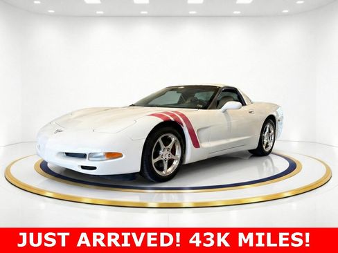 Used 2003 Chevrolet Corvette Coupe w/ Preferred Equipment Group image 1