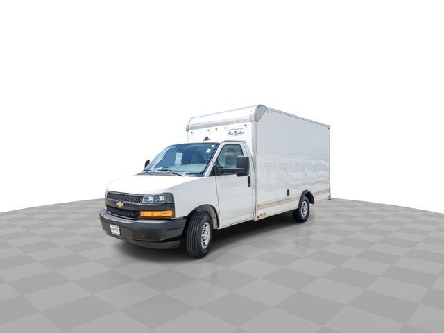 Used 2022 Chevrolet Express 3500 w/ Driver Convenience Package RWD image 4