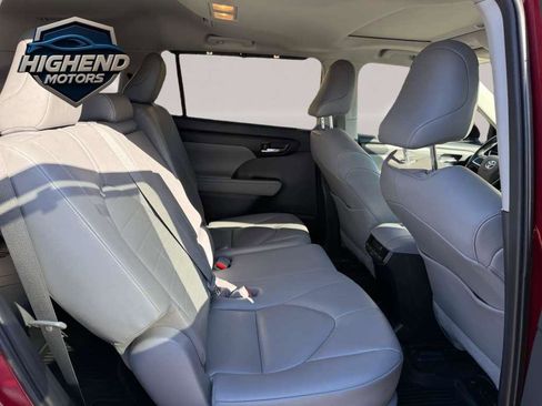 Used 2020 Toyota Highlander XLE image 20