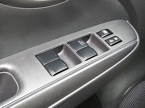 Used 2014 Nissan Versa SV image 24