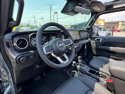 New 2026 Jeep Wrangler Unlimited Sahara AWD/4WD image 12