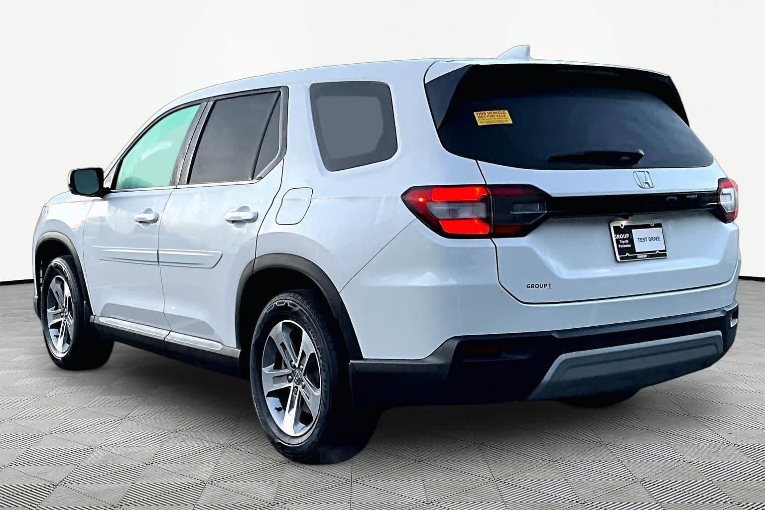 Used 2025 Honda Pilot EX-L image 12