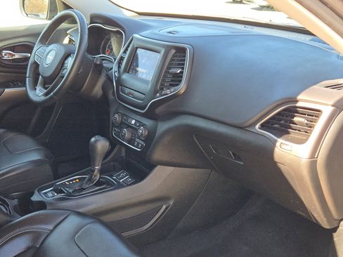 Used 2019 Jeep Cherokee Latitude Plus image 29