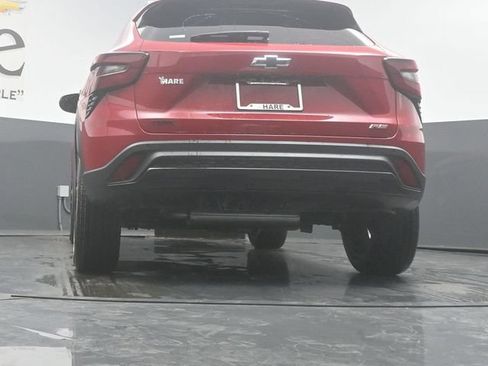 New 2026 Chevrolet Trax RS w/ Sunroof Package FWD image 32
