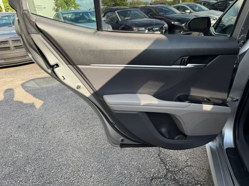 Used 2019 Toyota Camry LE w/ Convenience Package FWD image 22