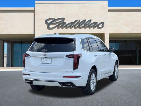 New 2025 Cadillac XT6 Luxury image 3