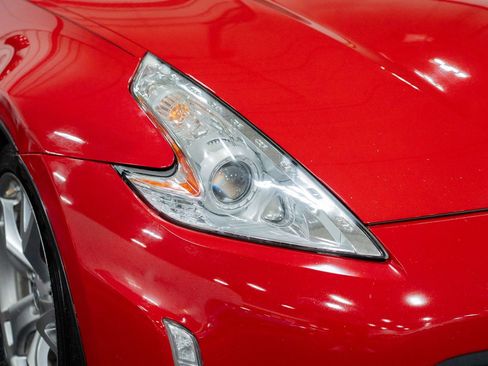 Used 2016 Nissan 370Z Coupe RWD image 13