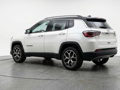Used 2025 Jeep Compass Limited image 6