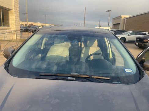 Used 2019 Ford Edge Titanium w/ Equipment Group 301A image 5