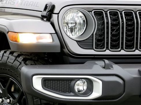 New 2026 Jeep Gladiator Sport AWD/4WD image 3